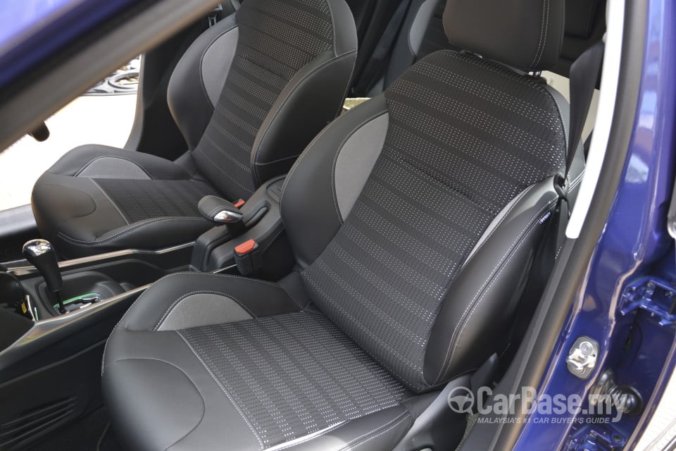 Peugeot 2008 A94 (2014) Interior