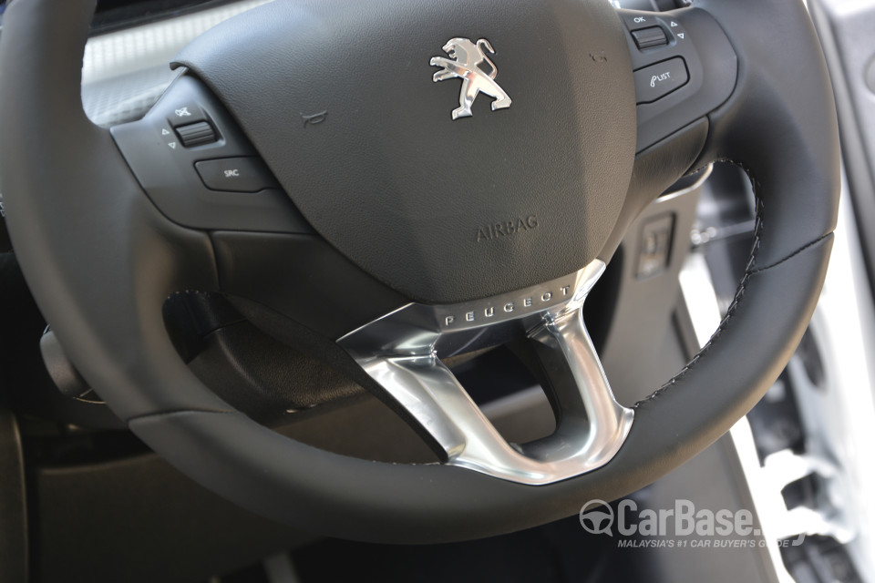 Peugeot 2008 A94 (2014) Interior