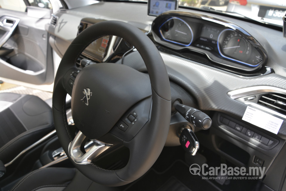 Peugeot 2008 A94 (2014) Interior