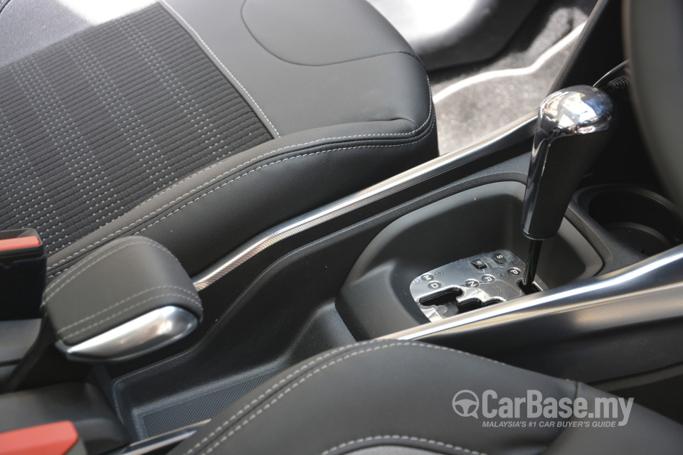 Peugeot 2008 A94 (2014) Interior