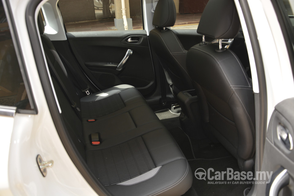 Peugeot 2008 A94 (2014) Interior