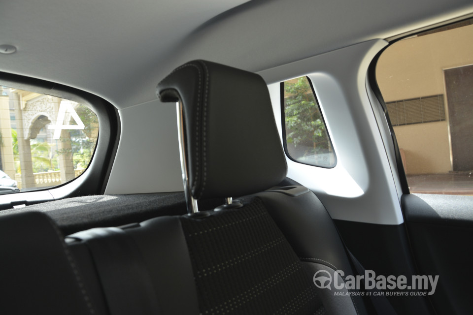 Peugeot 2008 A94 (2014) Interior