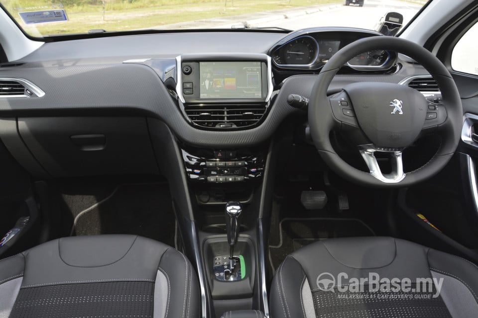 Peugeot 2008 A94 (2014) Interior