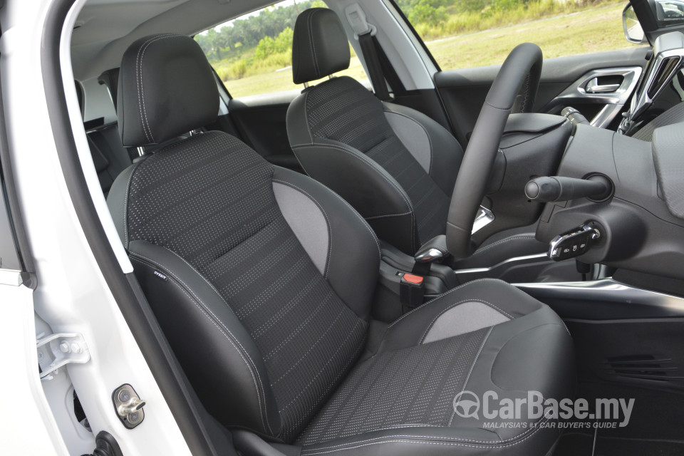 Peugeot 2008 A94 (2014) Interior