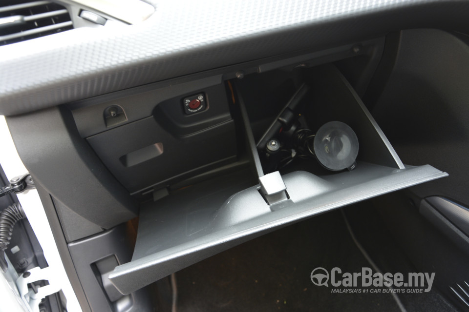 Peugeot 2008 A94 (2014) Interior
