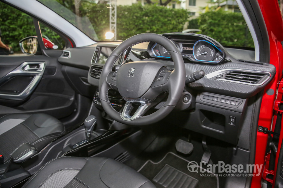 Peugeot 2008 A94 Facelift (2017) Interior