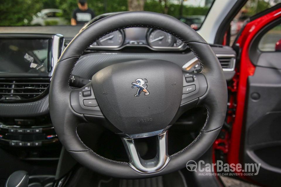 Peugeot 2008 A94 Facelift (2017) Interior