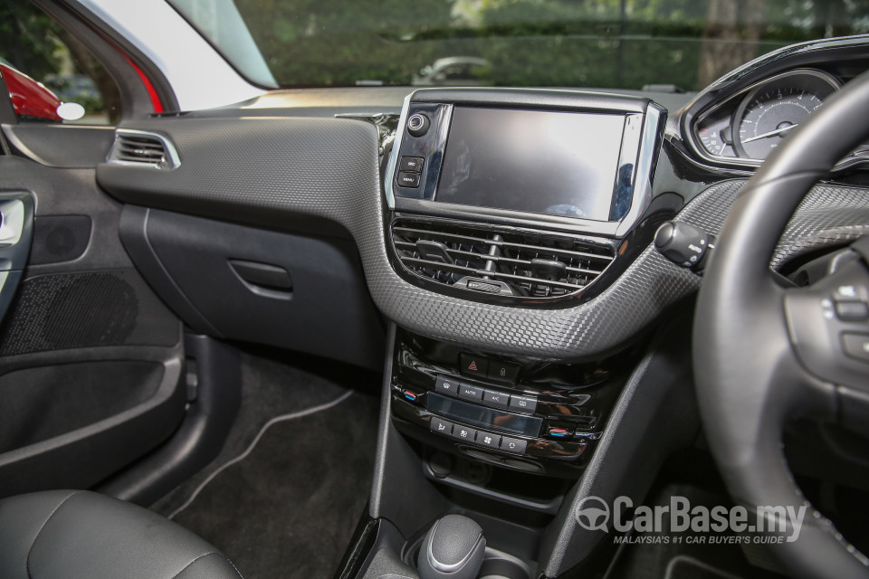 Peugeot 2008 A94 Facelift (2017) Interior