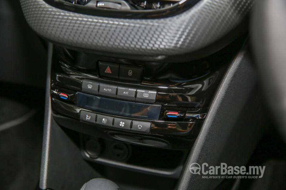 Peugeot 2008 A94 Facelift (2017) Interior