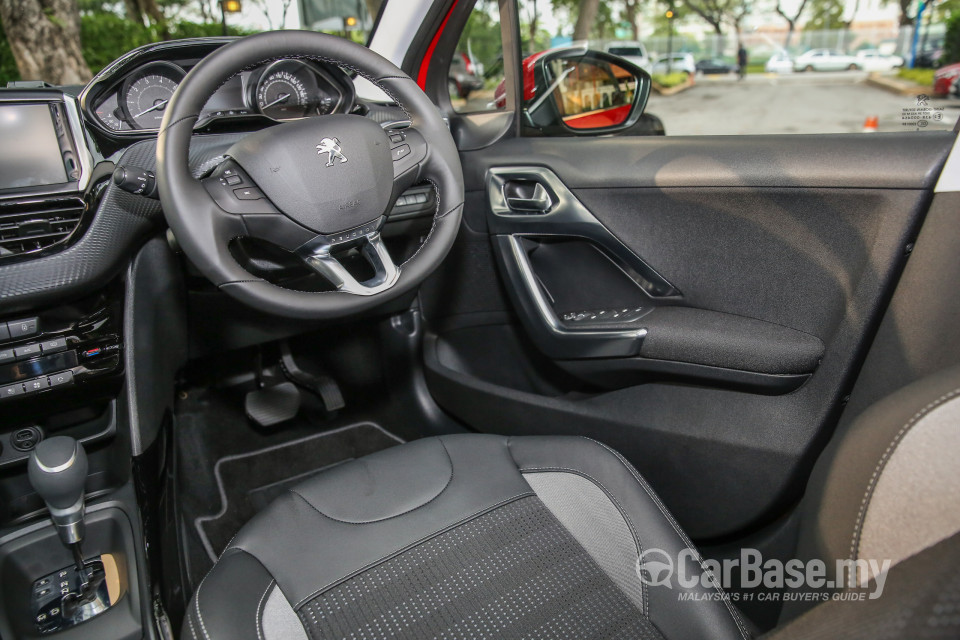 Peugeot 2008 A94 Facelift (2017) Interior