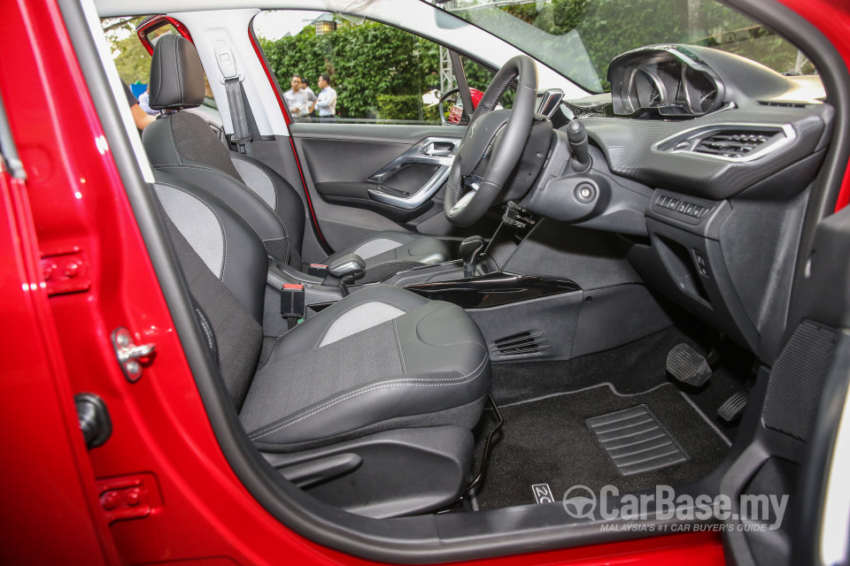 Peugeot 2008 A94 Facelift (2017) Interior
