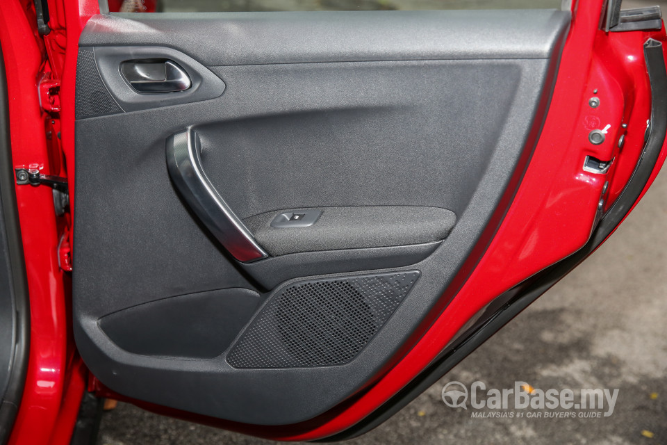 Peugeot 2008 A94 Facelift (2017) Interior