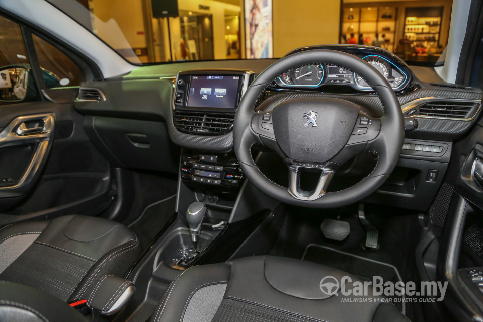 Peugeot 2008 A94 Facelift (2017) Interior