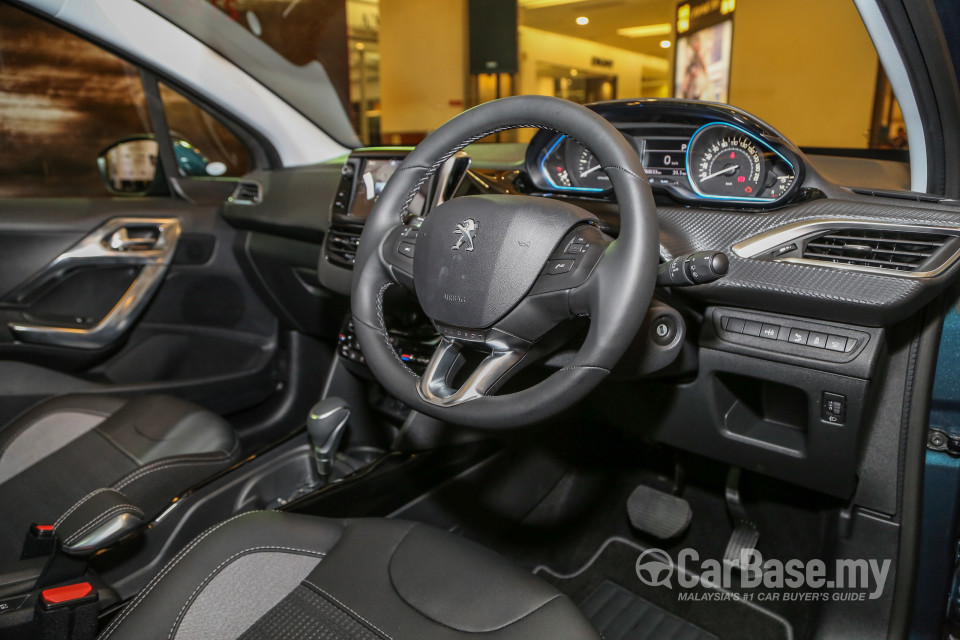 Peugeot 2008 A94 Facelift (2017) Interior