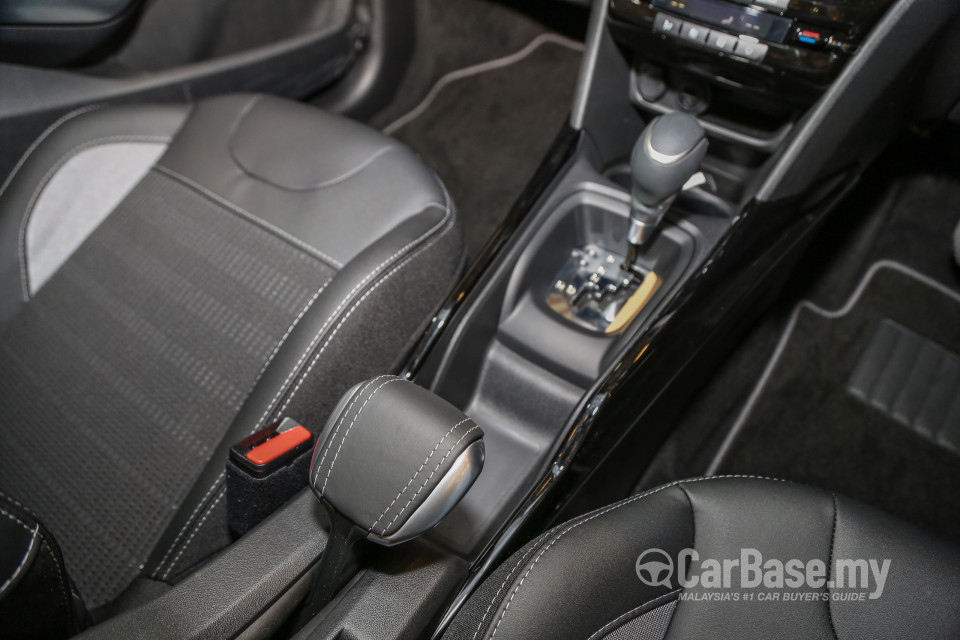 Peugeot 2008 A94 Facelift (2017) Interior