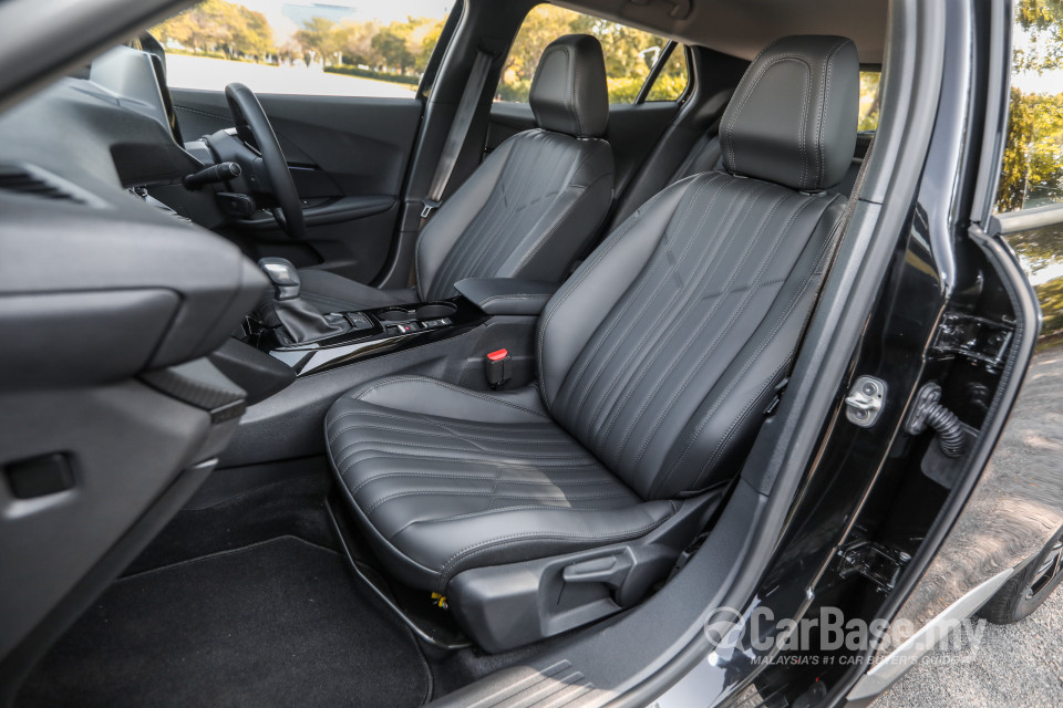 Peugeot 2008 P24 (2022) Interior