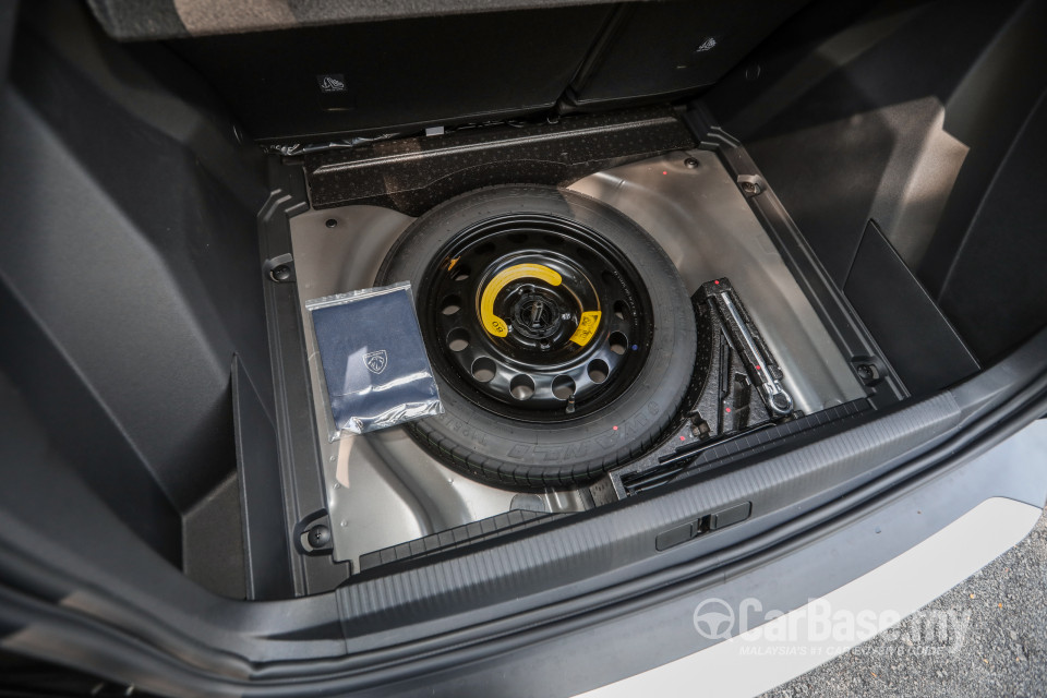 Peugeot 2008 P24 (2022) Interior