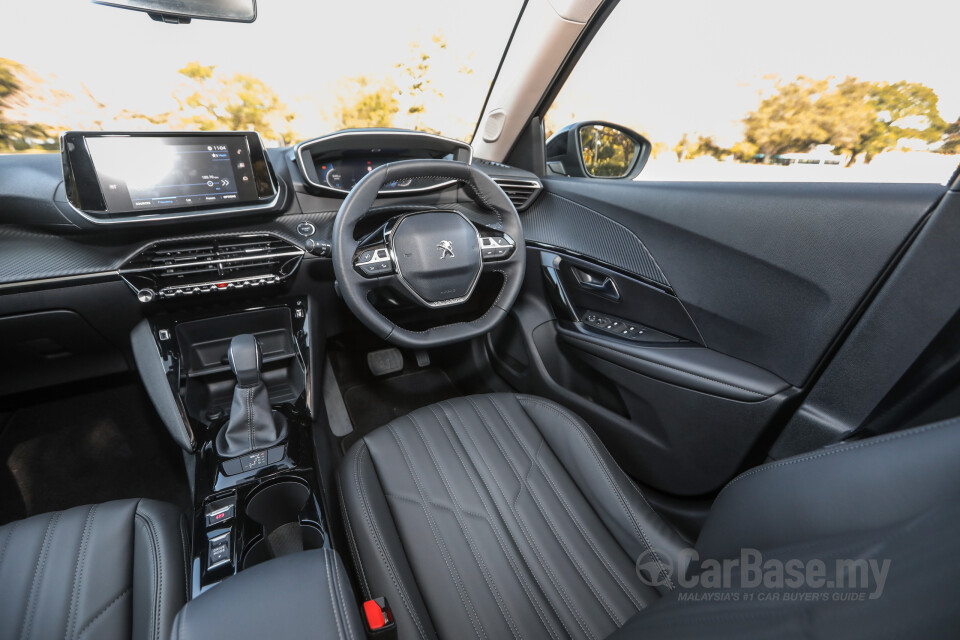 Peugeot 2008 P24 (2022) Interior