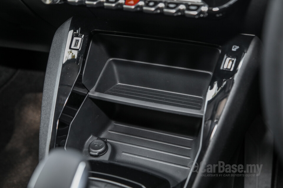 Peugeot 2008 P24 (2022) Interior