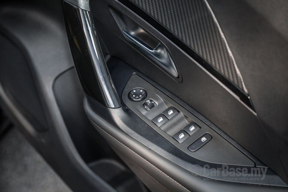 Peugeot 2008 P24 (2022) Interior