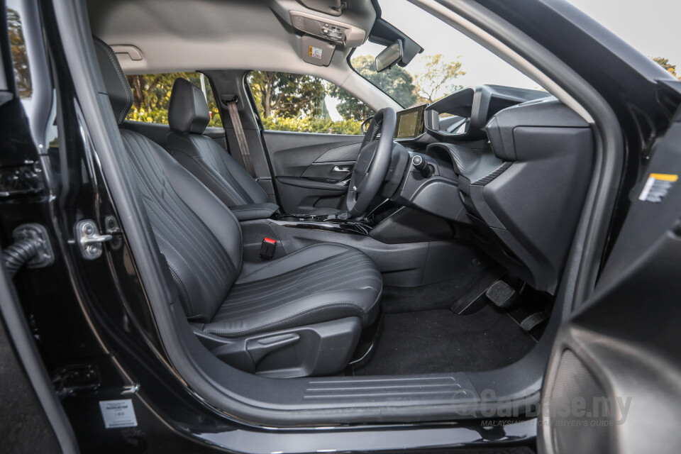 Peugeot 2008 P24 (2022) Interior