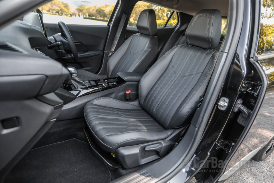 Peugeot 2008 P24 (2022) Interior