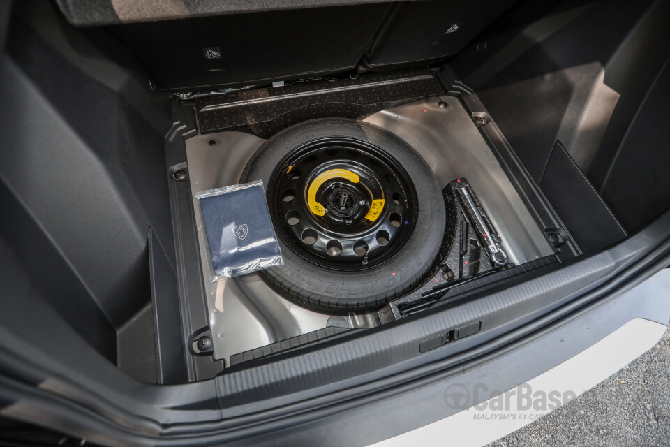 Peugeot 2008 P24 (2022) Interior