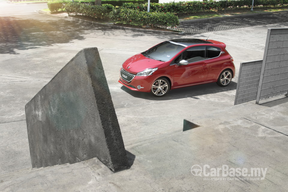 Peugeot 208 GTi Mk1 (2013) Exterior