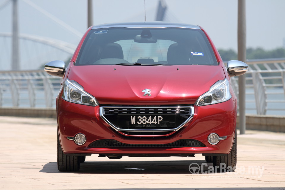 Peugeot 208 GTi Mk1 (2013) Exterior