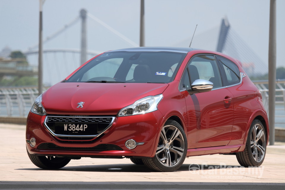 Peugeot 208 GTi Mk1 (2013) Exterior