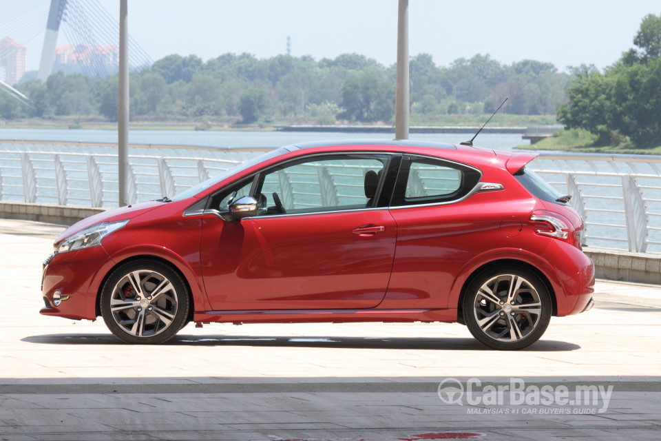 Peugeot 208 GTi Mk1 (2013) Exterior