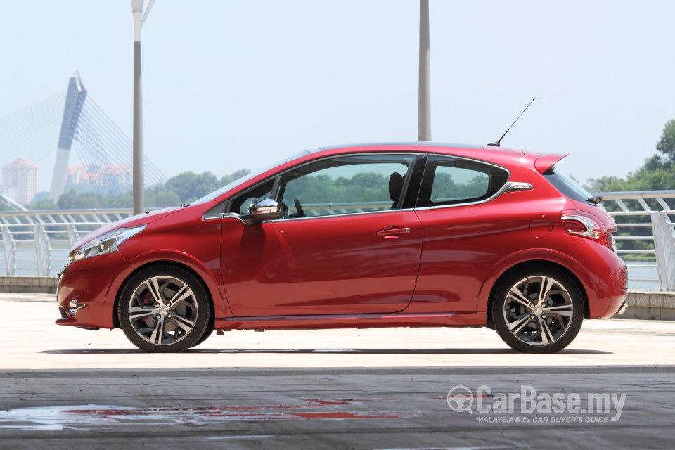 Peugeot 208 GTi Mk1 (2013) Exterior