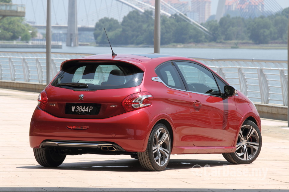 Peugeot 208 GTi Mk1 (2013) Exterior