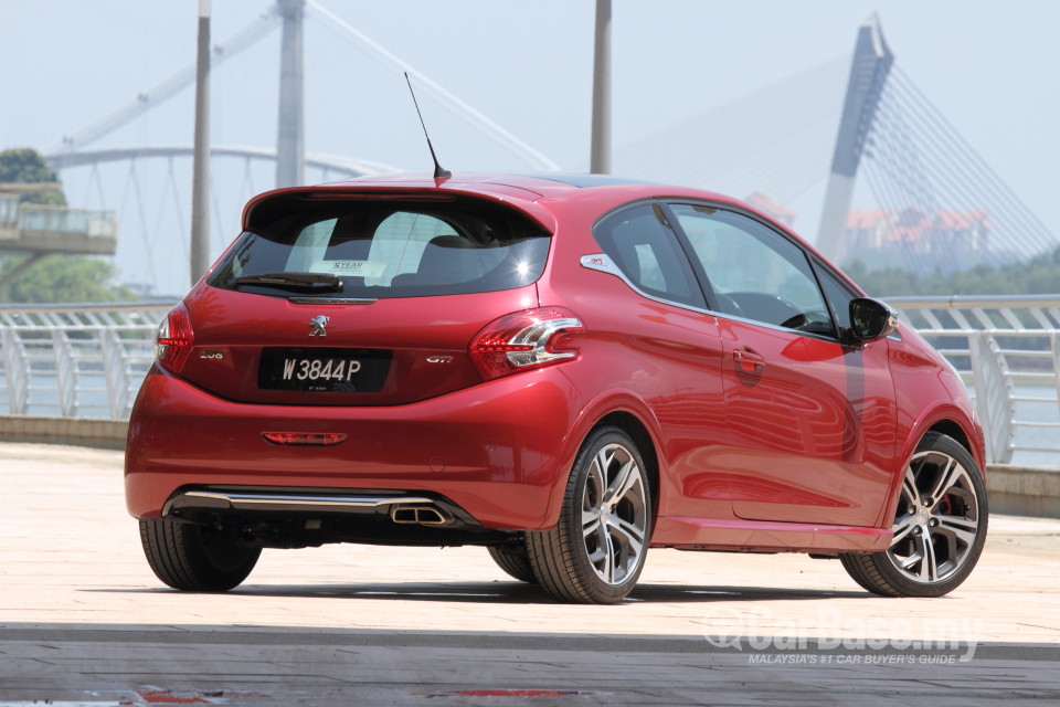 Peugeot 208 GTi Mk1 (2013) Exterior