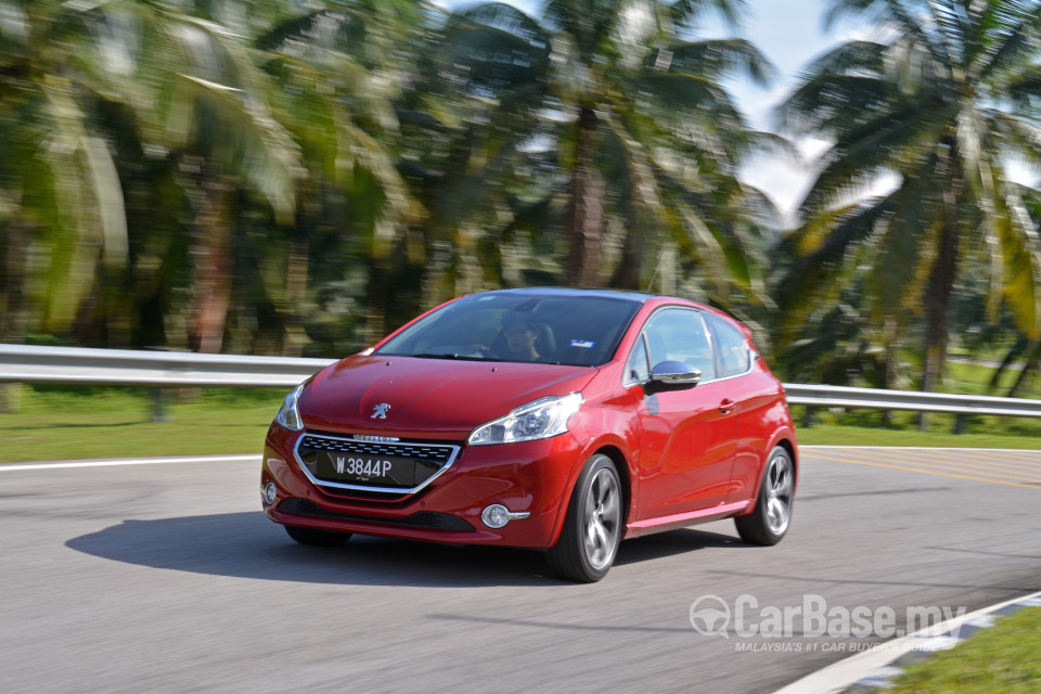 Peugeot 208 GTi Mk1 (2013) Exterior