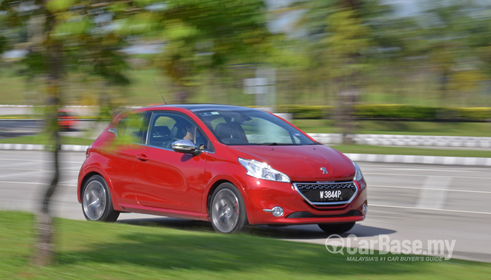 Peugeot 208 GTi Mk1 (2013) Exterior