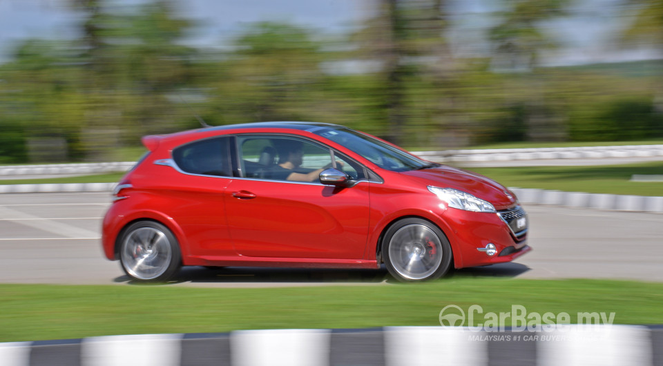 Peugeot 208 GTi Mk1 (2013) Exterior