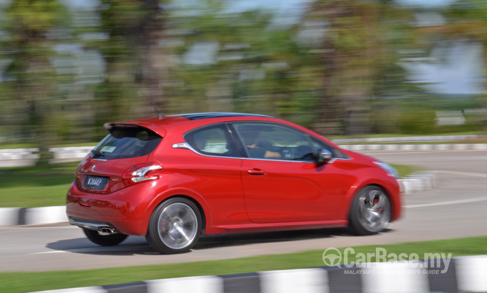 Peugeot 208 GTi Mk1 (2013) Exterior