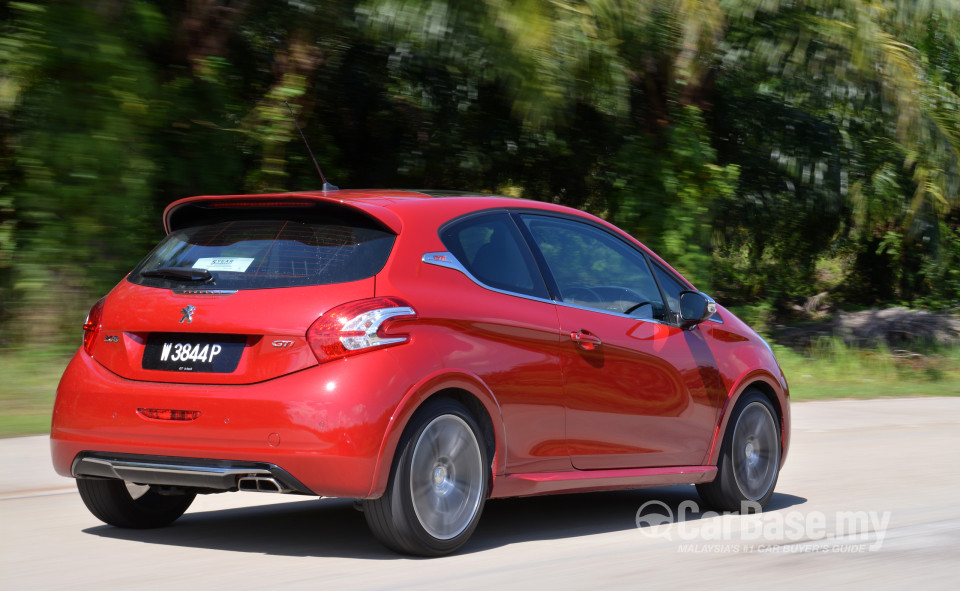 Peugeot 208 GTi Mk1 (2013) Exterior