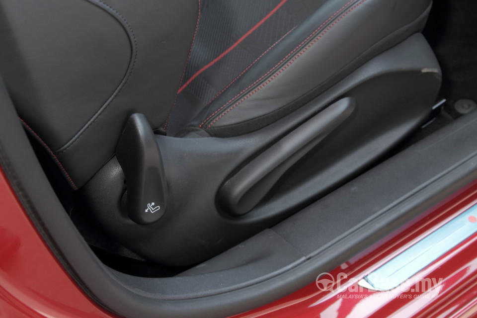 Peugeot 208 GTi Mk1 (2013) Interior