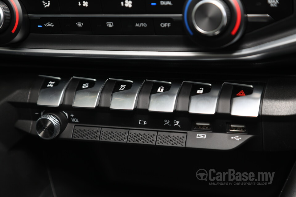 Peugeot Landtrek Mk1 (2023) Interior