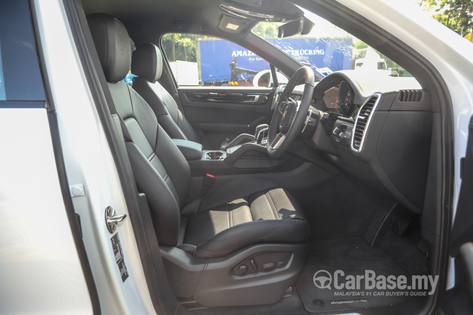 Porsche Cayenne 9Y0 (2022) Interior