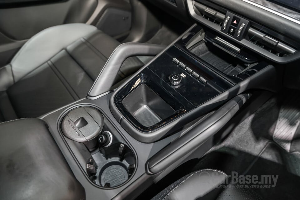 Porsche Cayenne 9Y0 Faceift (2023) Interior