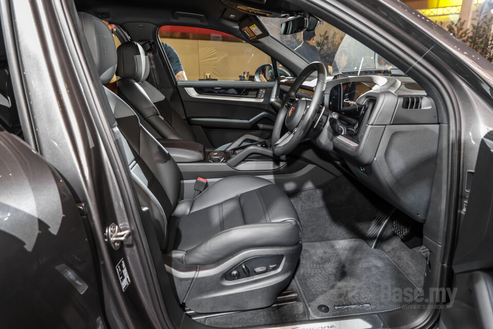 Porsche Cayenne 9Y0 Faceift (2023) Interior