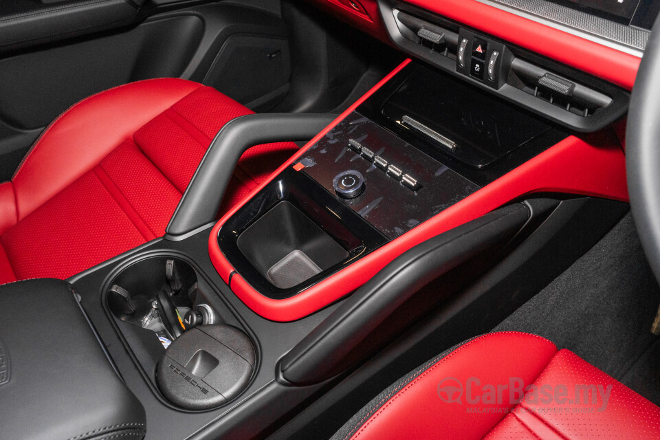 Porsche Cayenne 9Y0 Faceift (2023) Interior