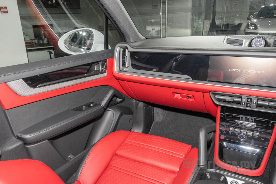 Porsche Cayenne 9Y0 Faceift (2023) Interior