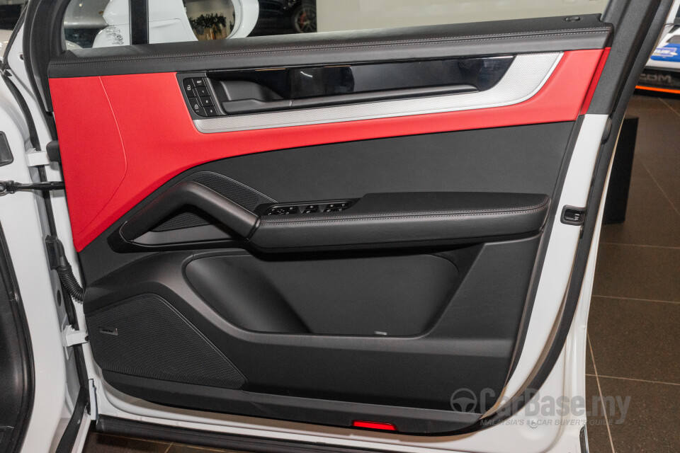 Porsche Cayenne 9Y0 Faceift (2023) Interior