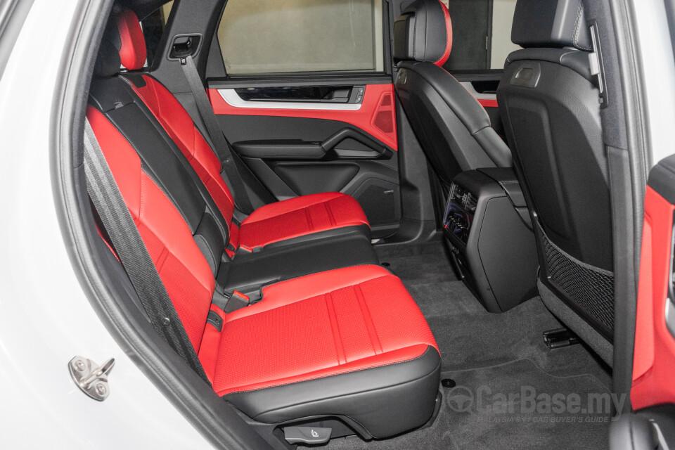Porsche Cayenne 9Y0 Faceift (2023) Interior