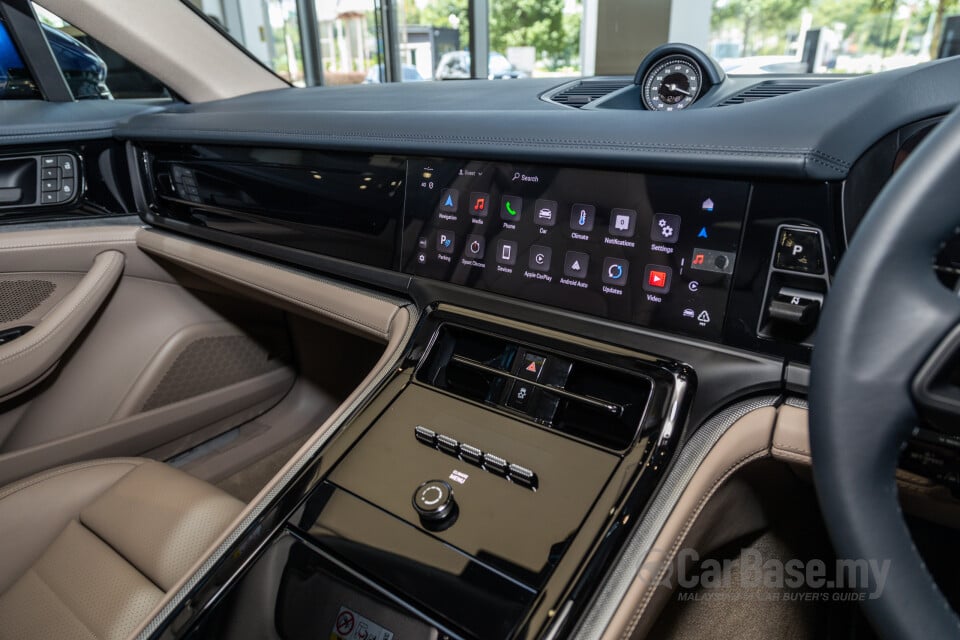 Porsche Panamera 972 (2024) Interior