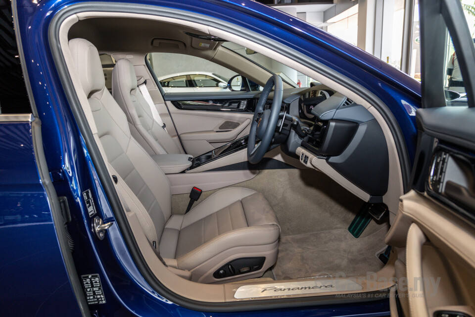 Porsche Panamera 972 (2024) Interior